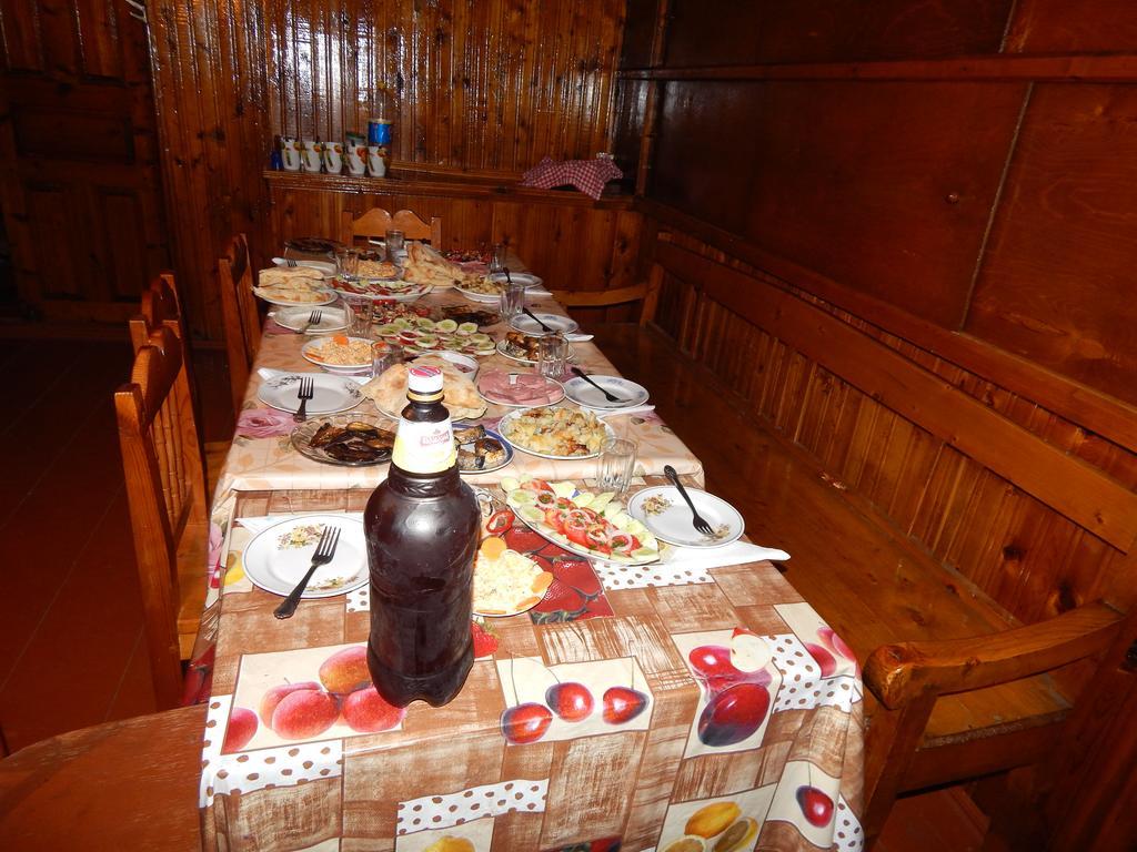 Valodia Guest House In Mestia Buitenkant foto