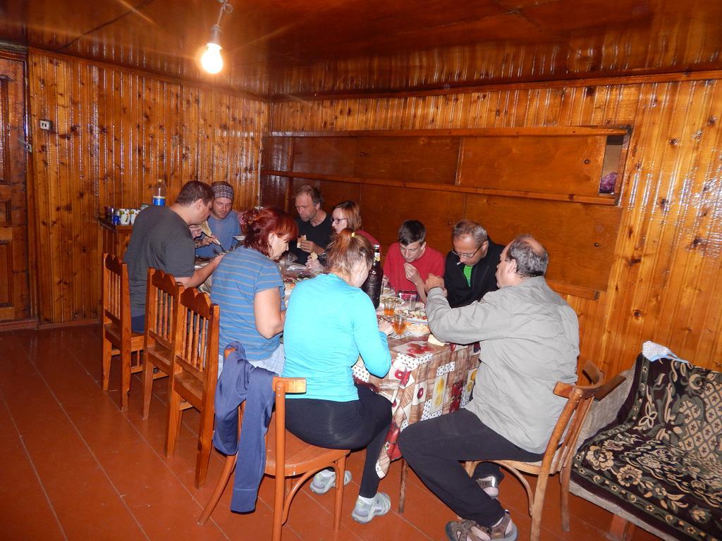 Valodia Guest House In Mestia Buitenkant foto